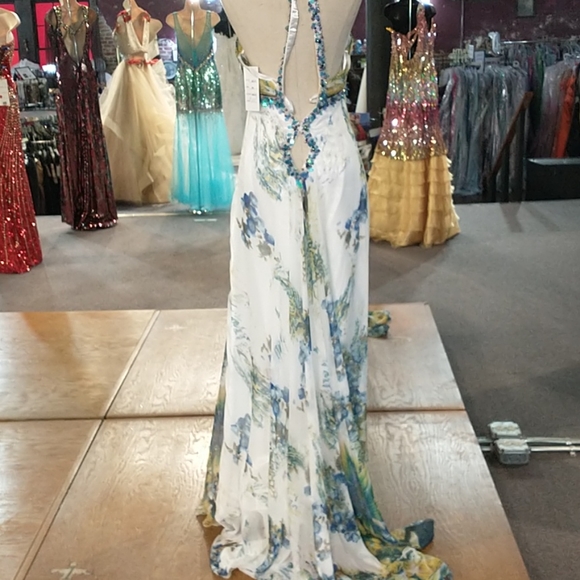 Angali by Karishma prom dress - Picture 2 of 8